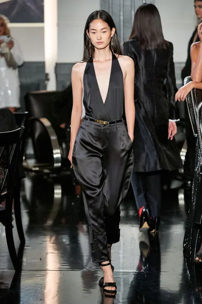 Look 18